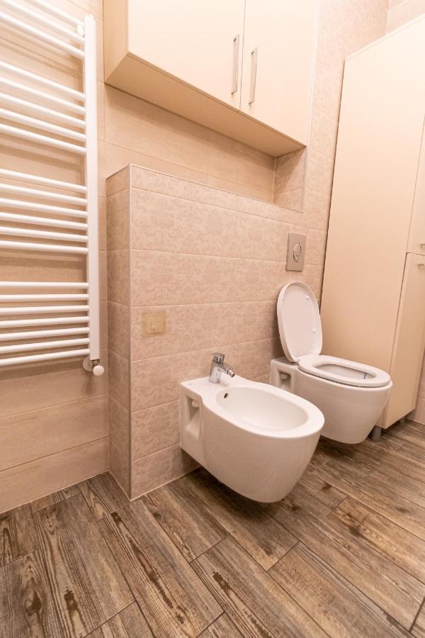 Yan Apartment - Near Mall & Free Private Parking Braşov Eksteriør billede