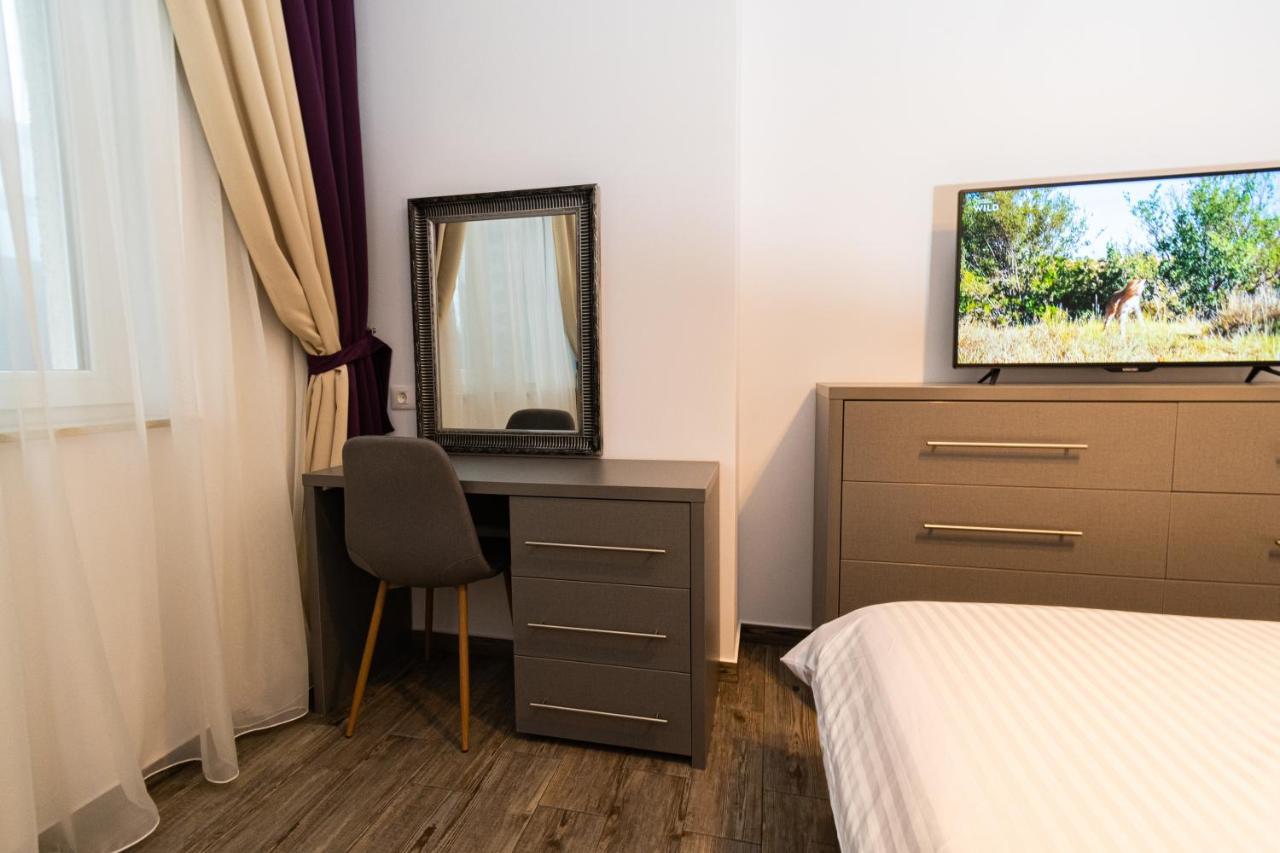 Yan Apartment - Near Mall & Free Private Parking Braşov Eksteriør billede